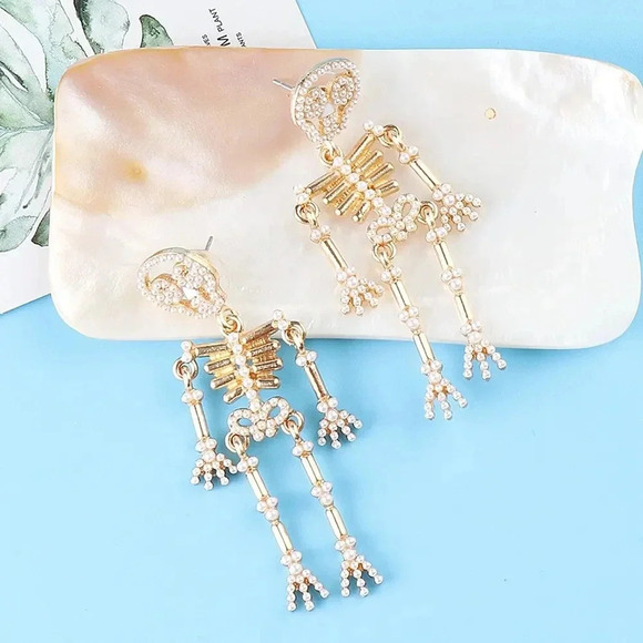 Spooky Skull Faux Pearl Earrings Fall Winter Fashion Jewelry Halloween New Year - Picture 3 of 3